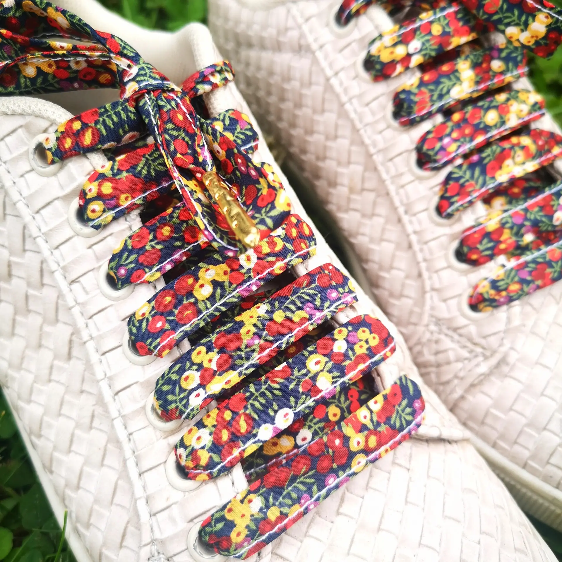 Lacets Liberty fleurs rouge