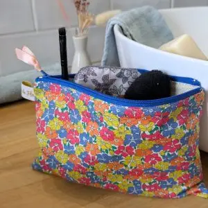 Trousse plate en tissu pour maquillage, crayons et petits accessoires