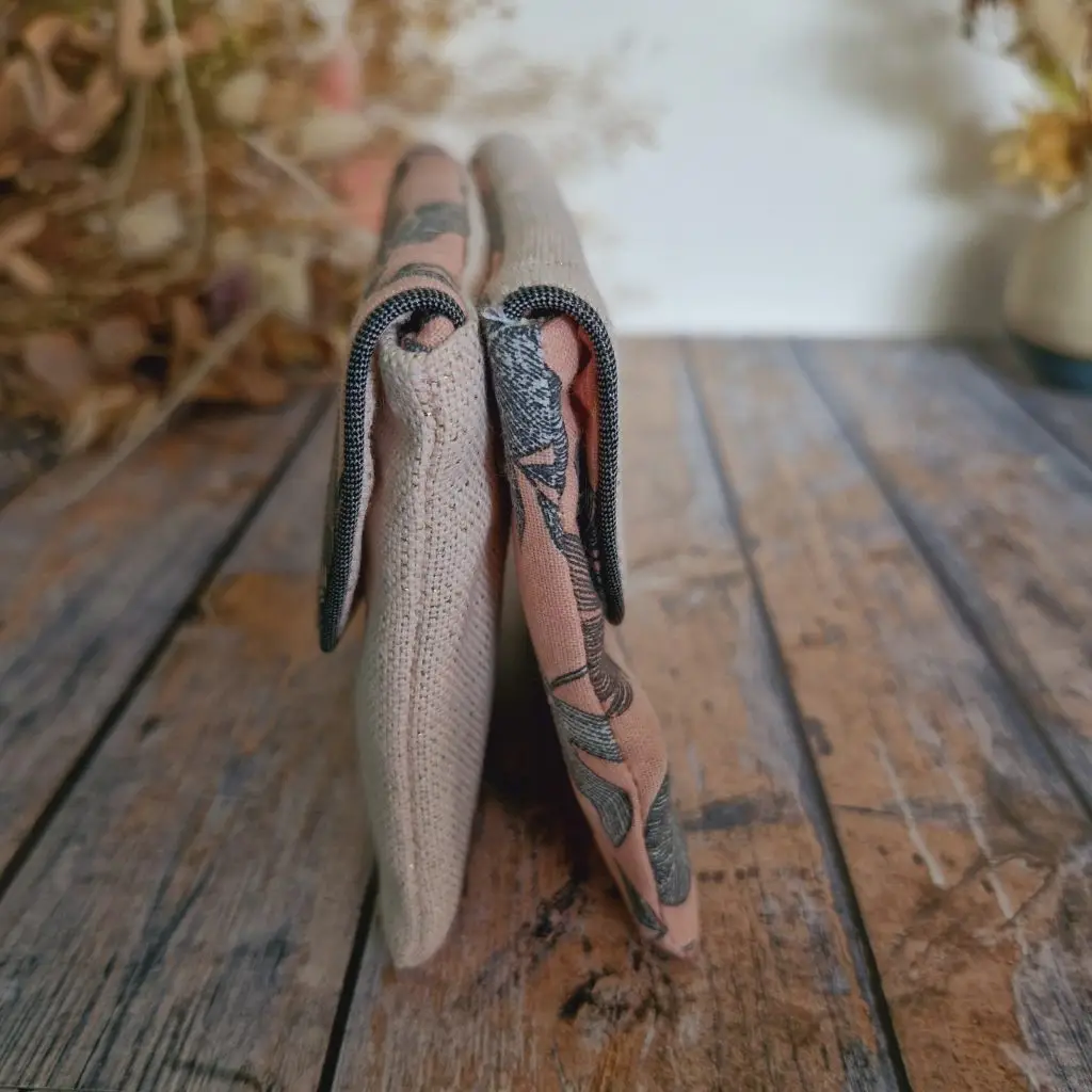 Duo de pochettes accrochees scaled