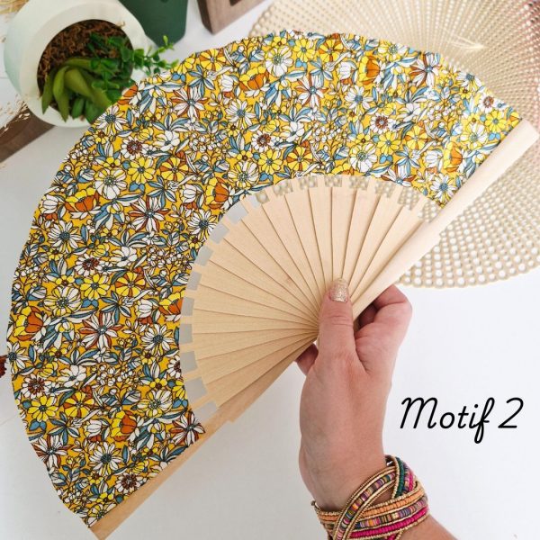Eventail fleurs jaune et bleu
