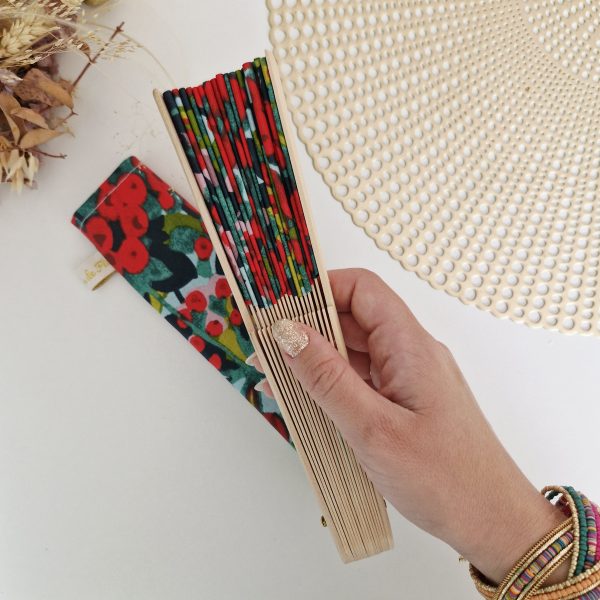 Eventail plié avec sa pochette
